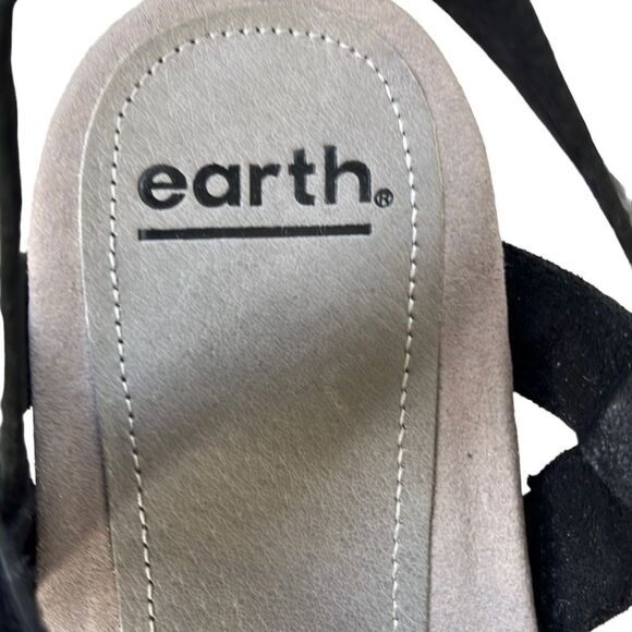 EUC Earth Brand Leather Low Wedge Sandals - Picture 3 of 7